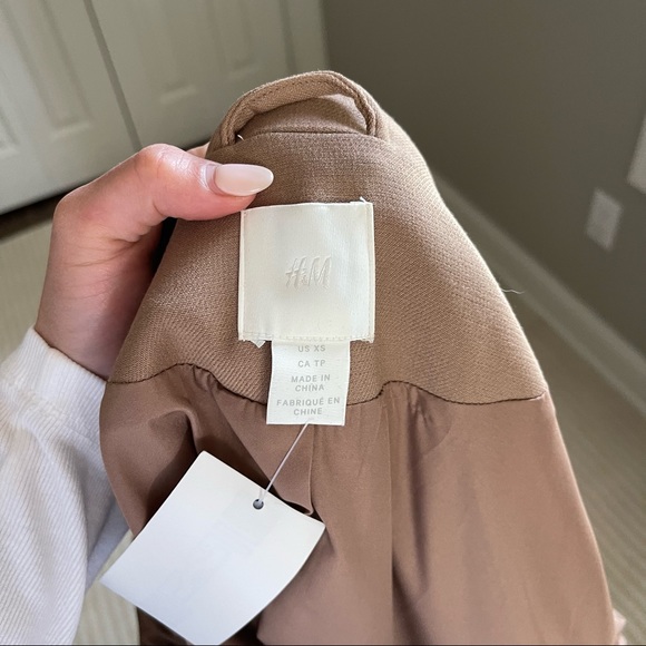 H&M Oversized Two-Button Blazer Jacket in Camel - Picture 9 of 10